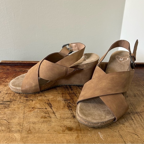 Faux suede tan cross front wedge heel sandals, EUC, womens 7.5 - Picture 1 of 8